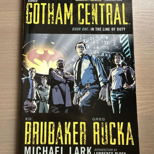 Gotham Central Book 1: In The Line of Duty (TPB) like new