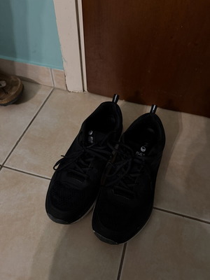 Halti athletic shoes used, size 45, black
