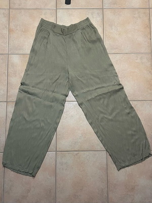 Khaki pants like new, very comfortable, size XL