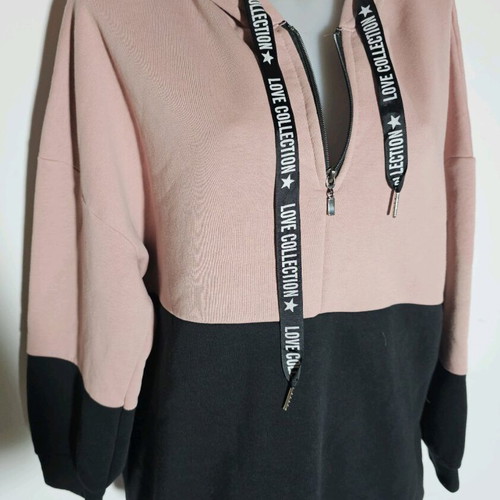 Hooded sweater like new, very soft, size M