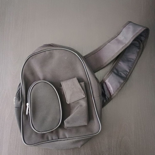 Black crossbody banana bag like new with strap