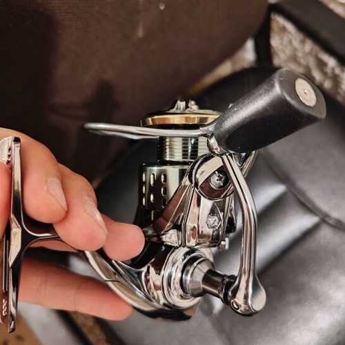 Fishing reel 3000 new, suitable for spinning and casting