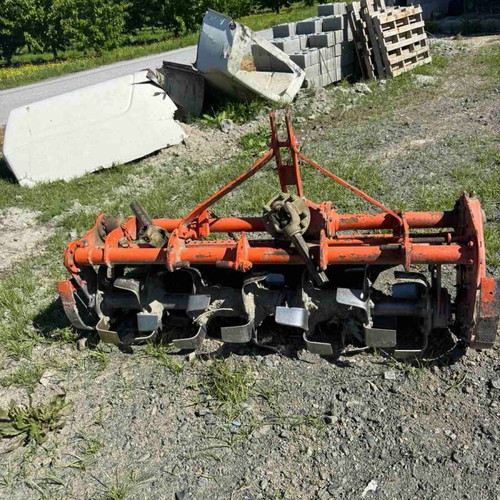 Tractor tiller used in good condition