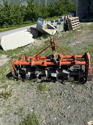 Tractor tiller used in good condition