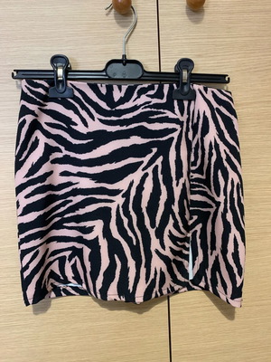 Zebra skirt new with hidden zipper, size small/medium
