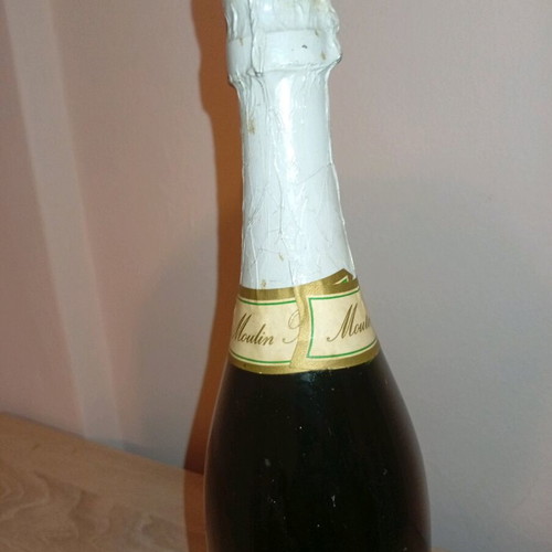 Moulin Rouge champagne very old, sealed, new