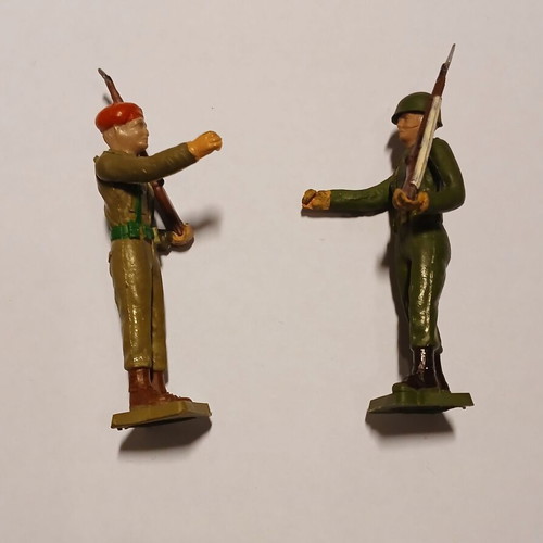 Athina toy soldiers infantry used, broken bayonet tip