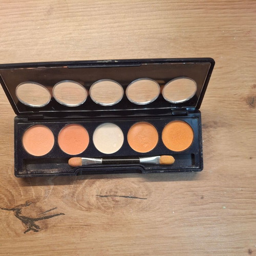 Glamorous eyeshadow new