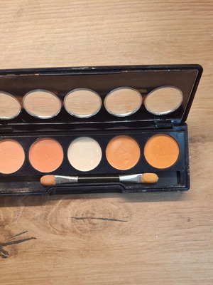 Glamorous eyeshadow new