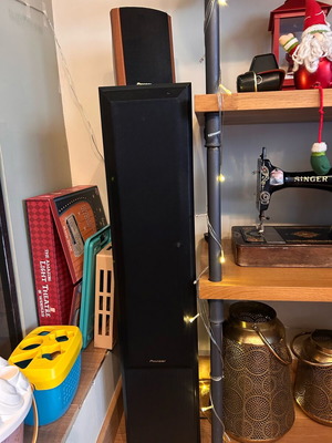 Ραδιοενισχυτής Sherwood 4 καναλιών και μεταχειρισμένα ηχεία Pioneer 80 watt