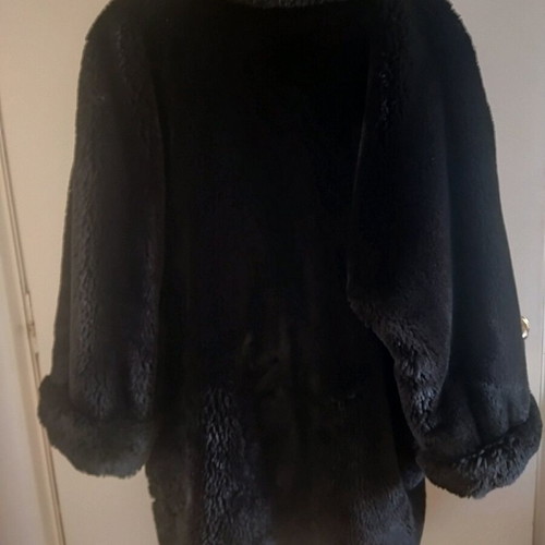 Vogue synthetic fur like new