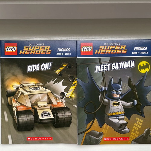 Lego DC Comics Super Heroes set mint condition with 10 comics and 2 books