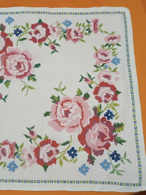 Embroidered tablecloth used, in perfect condition