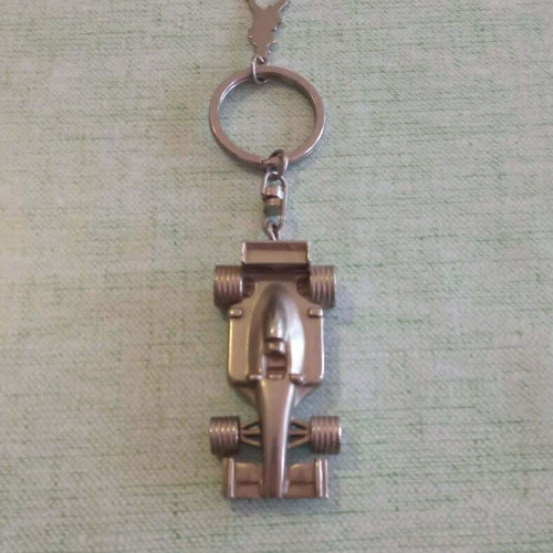 Johnnie Walker Formula 1 Edition metal keychain like new