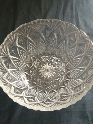 Glass deep bowl vintage embossed like new