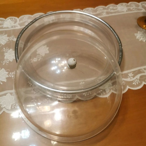 Plexiglass platter used with lid