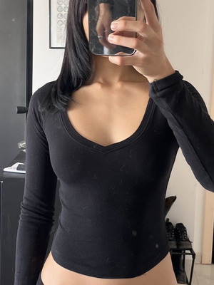 Bershka black fitted V-neck long sleeve top, XS