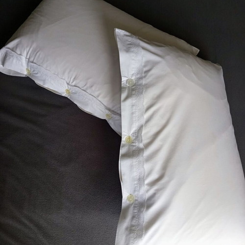 Set of 2 vintage white cotton pillowcases with lace like new