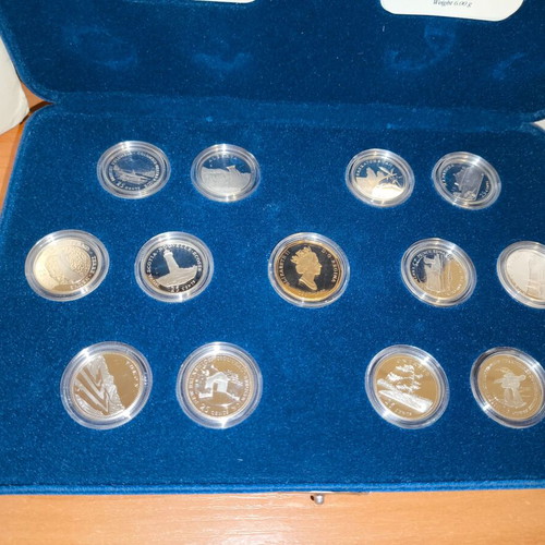Canada 125 1992 collectible coin set like new with 12 silver proof coins