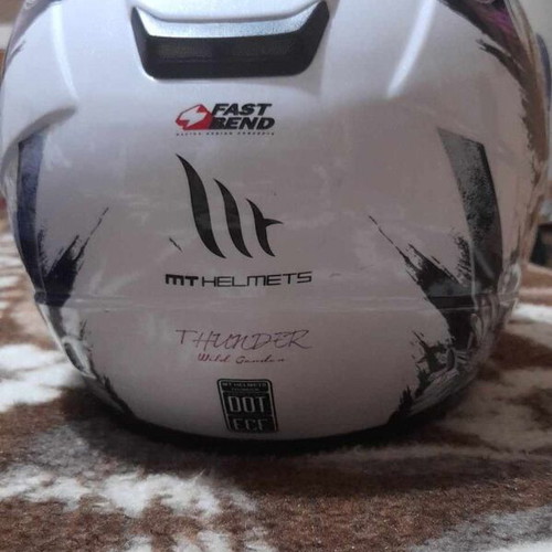 Motorcycle helmet women's like new, size 52 Mt helmets