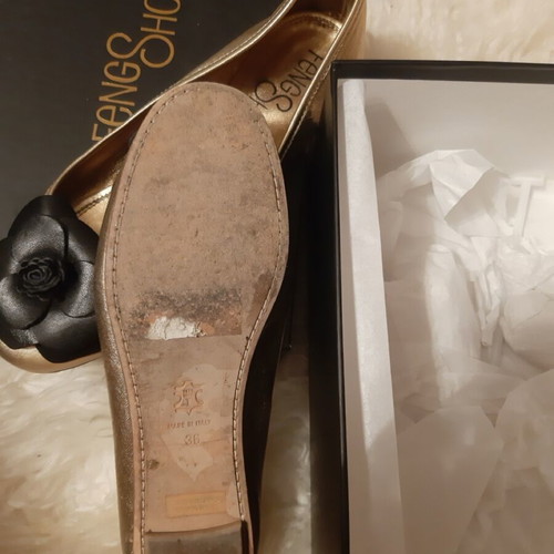 Feng Shoe ballerinas size 36 gold leather with black flower like new