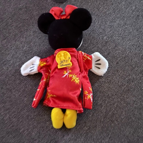 Minnie Mouse Disney figure with kimono outfit like new, 16cm