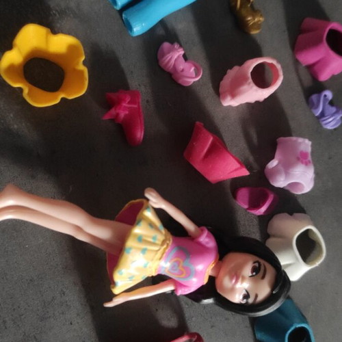 Polly Pocket figure like new with accessories