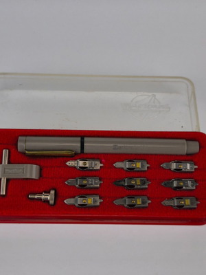 Markant 100 Vintage technical drawing pen set used, plastic and metal, 9 nibs