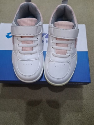 Lotto girls' kids shoes like new, size 28, white
