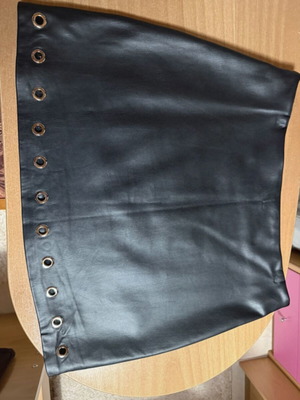 Leather skirt with studs Pink Woman like new, size Large