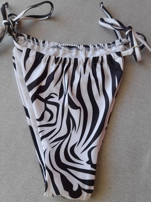 Bikini bottom XS like new, black and white