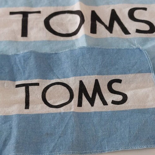 TOMS fabric shoe bag and cleaning cloth set like new