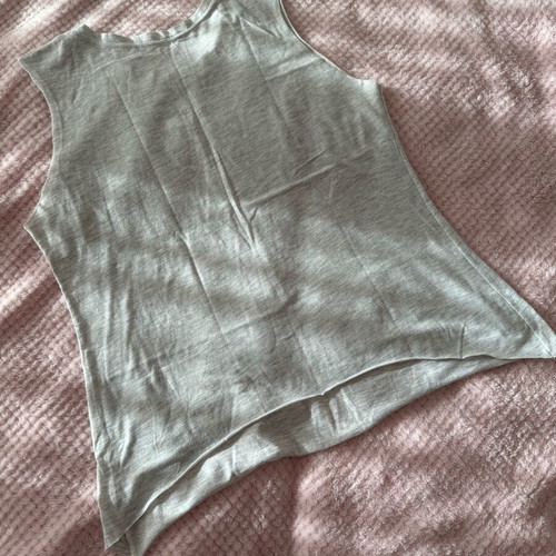 Sleeveless top gray like new, size M