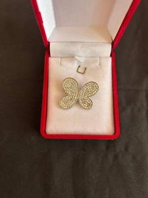 Silver brooch used with intricate flower design