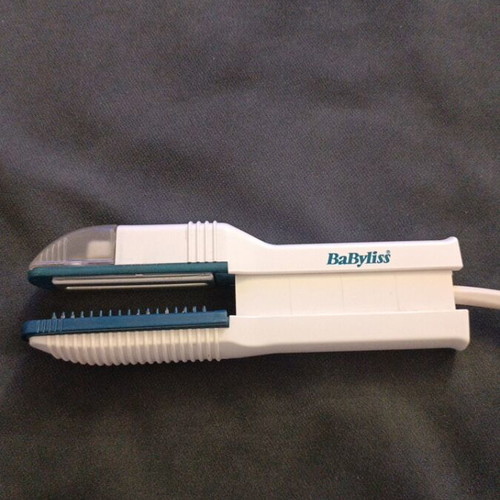Babyliss hair straightener used with steam container and ceramic plates