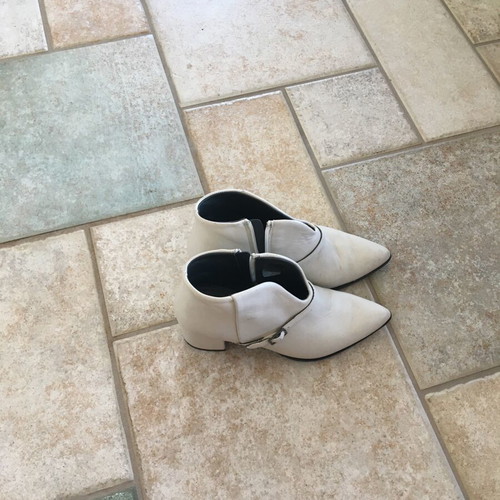 Mia Firenze white leather women's ankle boots used