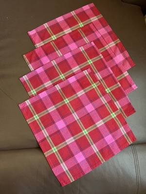 Placemat set of 4 with water-repellent and anti-slip effect like new