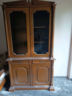 Μπουφές vintage σε άριστη κατάσταση, μασίφ ξύλο