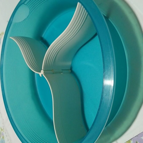 Tupperware Vintage Serving Bowl 32cm with Lid and Dividers like new, turquoise