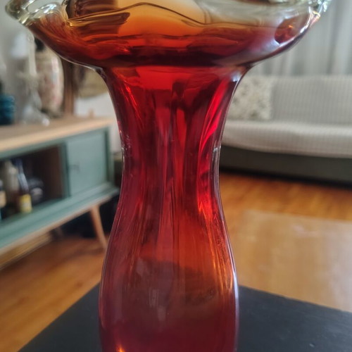 Flower vase 17cm red-orange with flower-shaped rim, like new