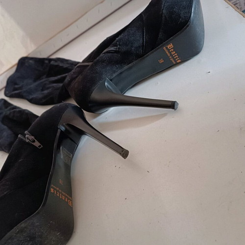 Over the knee boots like new, size 38, black