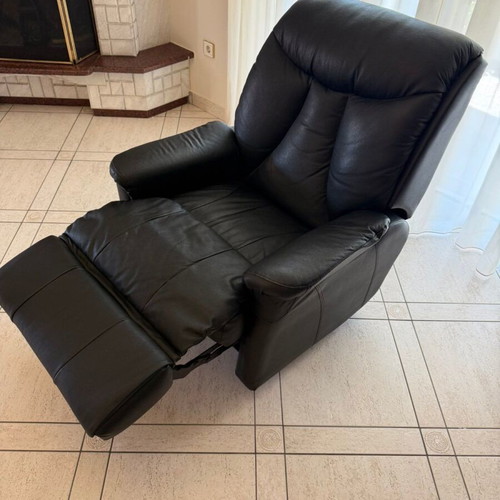Relax armchair in black leatherette like new