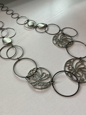Metal necklace used with silver and black rings