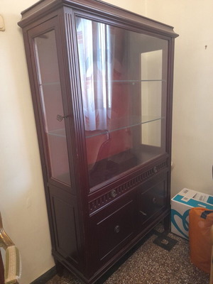 Antique display cabinet like new in excellent condition