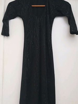 Ελαστικό γυναικείο φόρεμα μαύρο με print zebra και σκισίματα small size μεταχειρισμένο