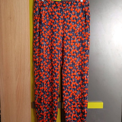 Victoria Beckham women's cherry print pants size 40 like new