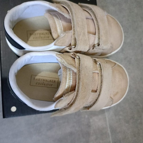 Baby Walker baby shoes size 22 like new