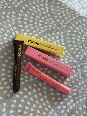 Rhode Peptide Lip Treatment new, Jelly Bean and Caramelised Banana