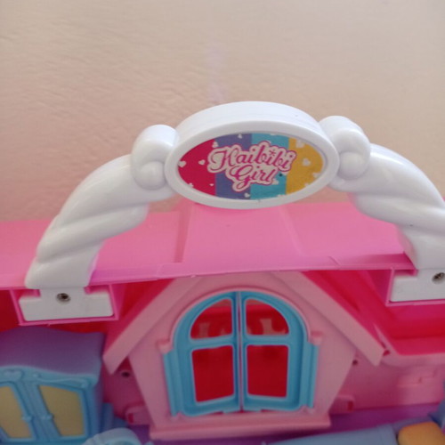 Dollhouse like new with furniture, portable suitcase design
