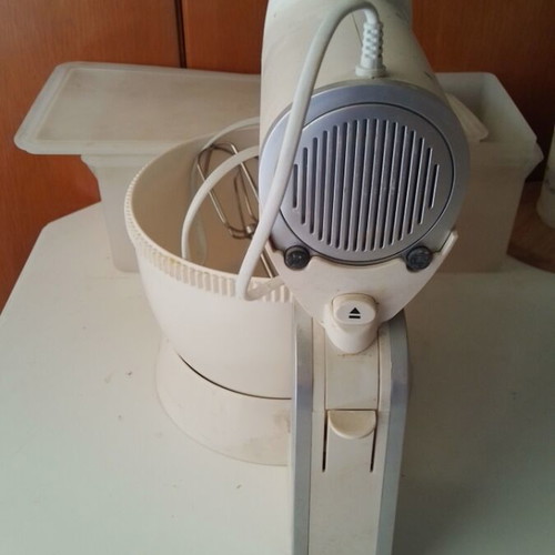 Fest Hand Mixer with Base and Rotating Bowl used, broken bowl